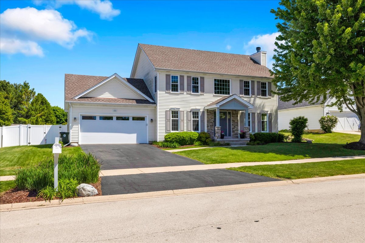1252 Walsh Drive, Yorkville, IL 60560