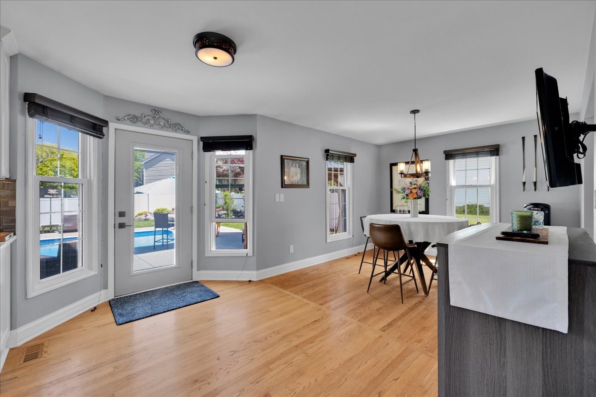 1252 Walsh Drive, Yorkville, IL 60560