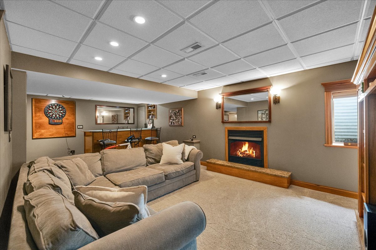 1252 Walsh Drive, Yorkville, IL 60560