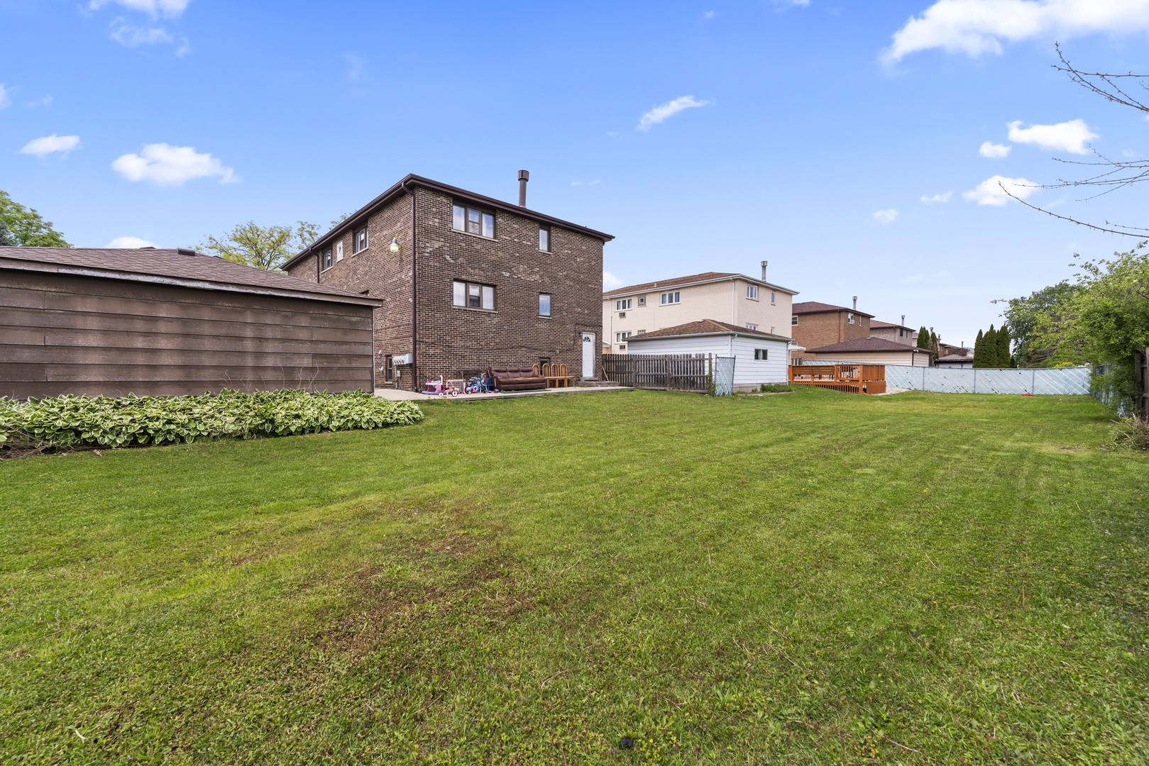 11201 S Helena Drive, Palos Hills, IL 60465