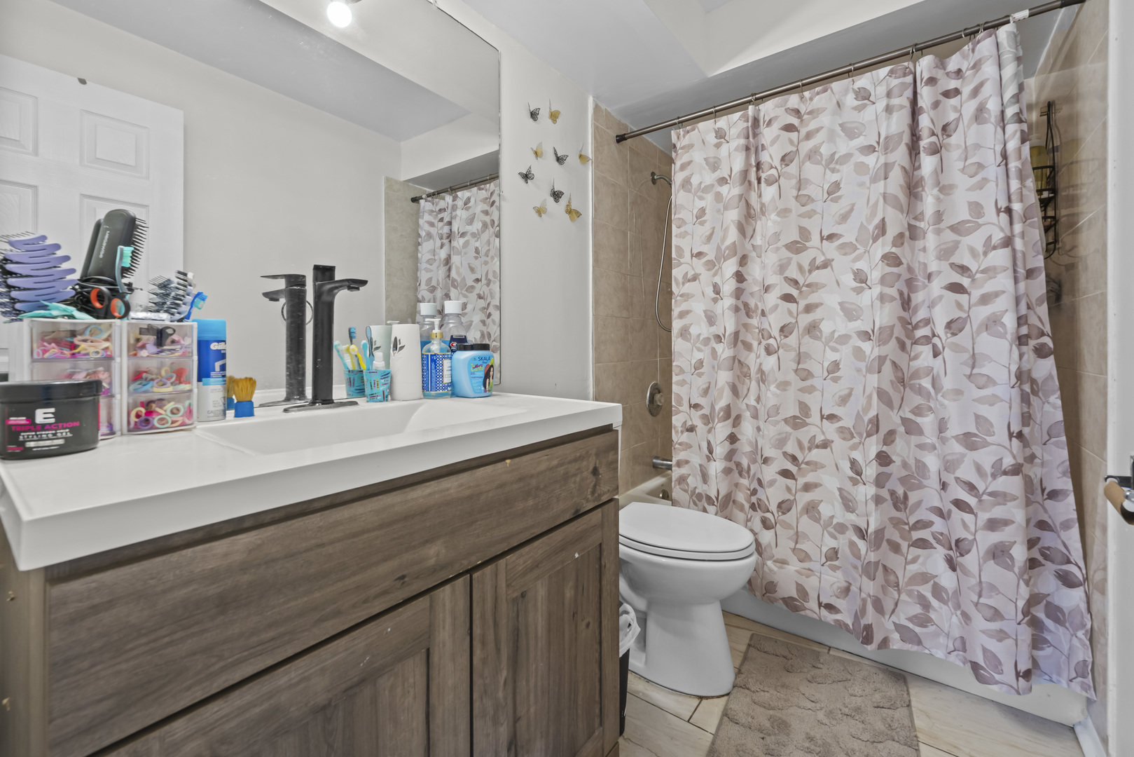 11201 S Helena Drive, Palos Hills, IL 60465