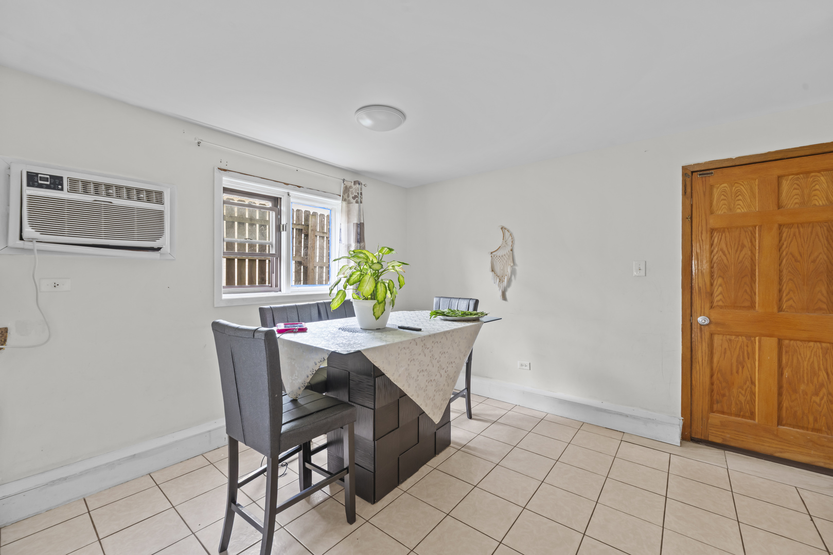 11201 S Helena Drive, Palos Hills, IL 60465