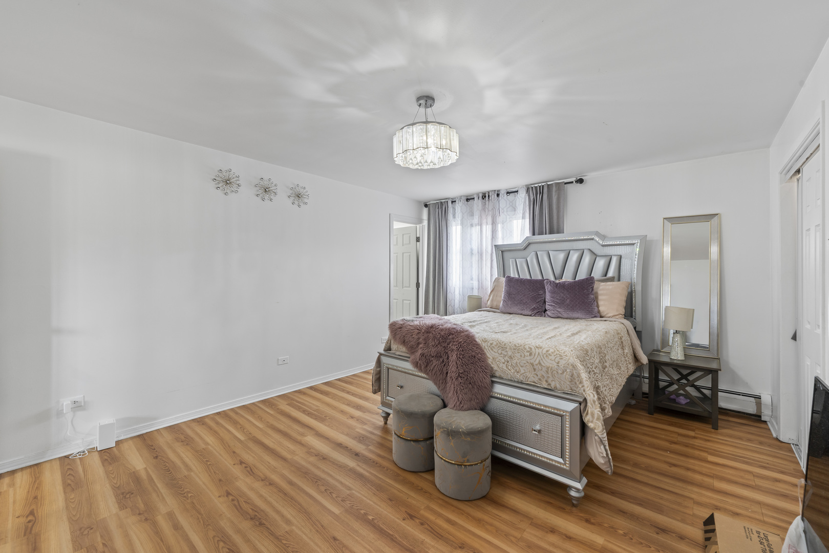 11201 S Helena Drive, Palos Hills, IL 60465