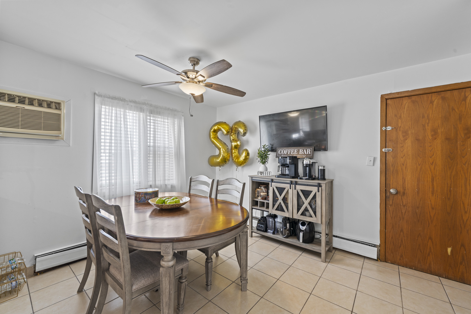 11201 S Helena Drive, Palos Hills, IL 60465