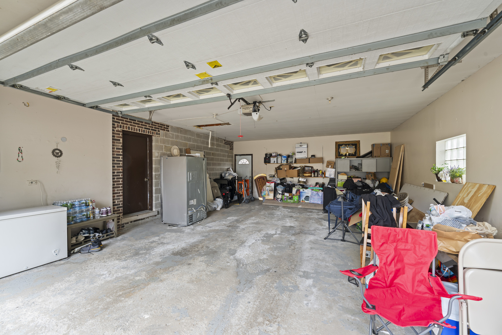 11201 S Helena Drive, Palos Hills, IL 60465