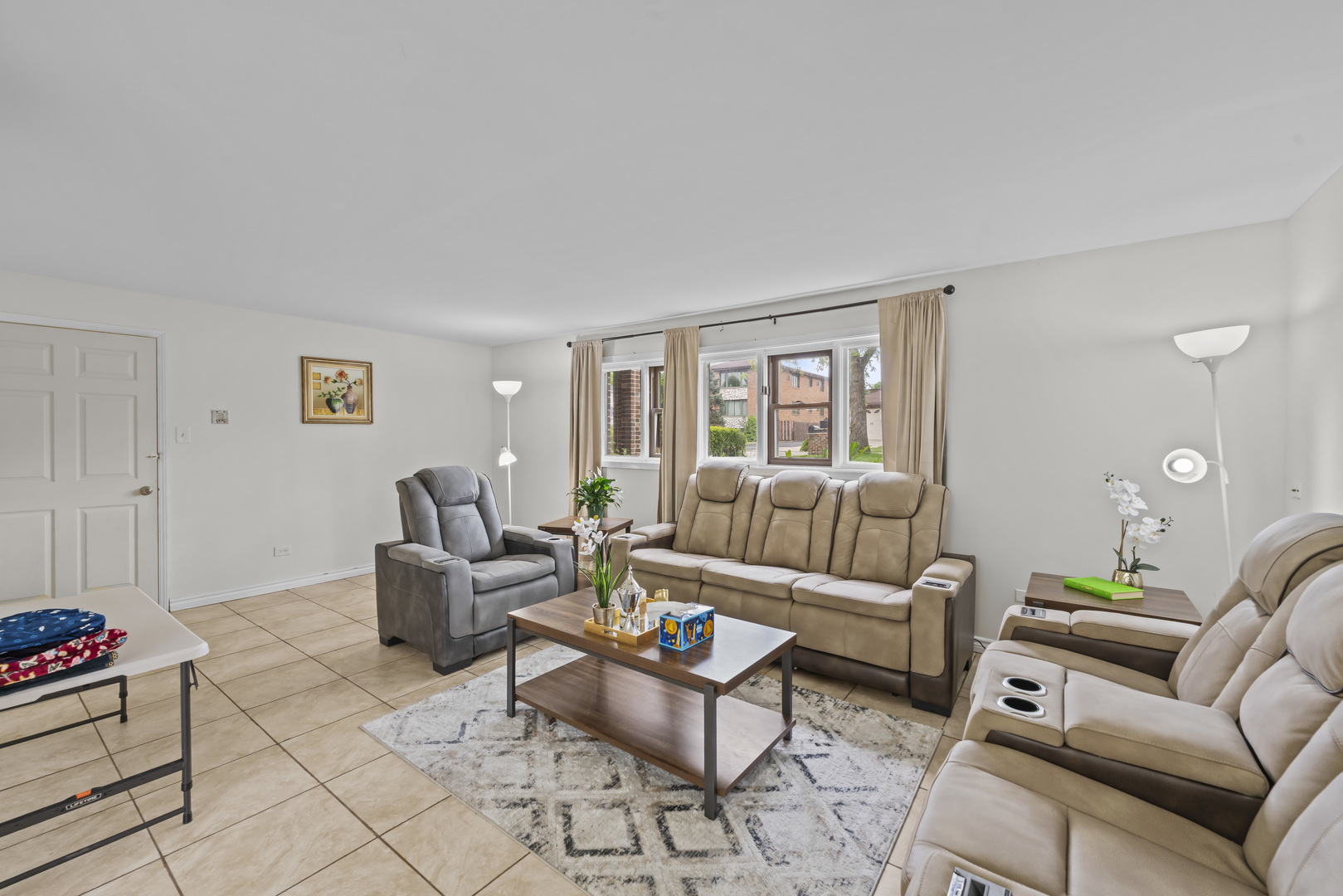 11201 S Helena Drive, Palos Hills, IL 60465