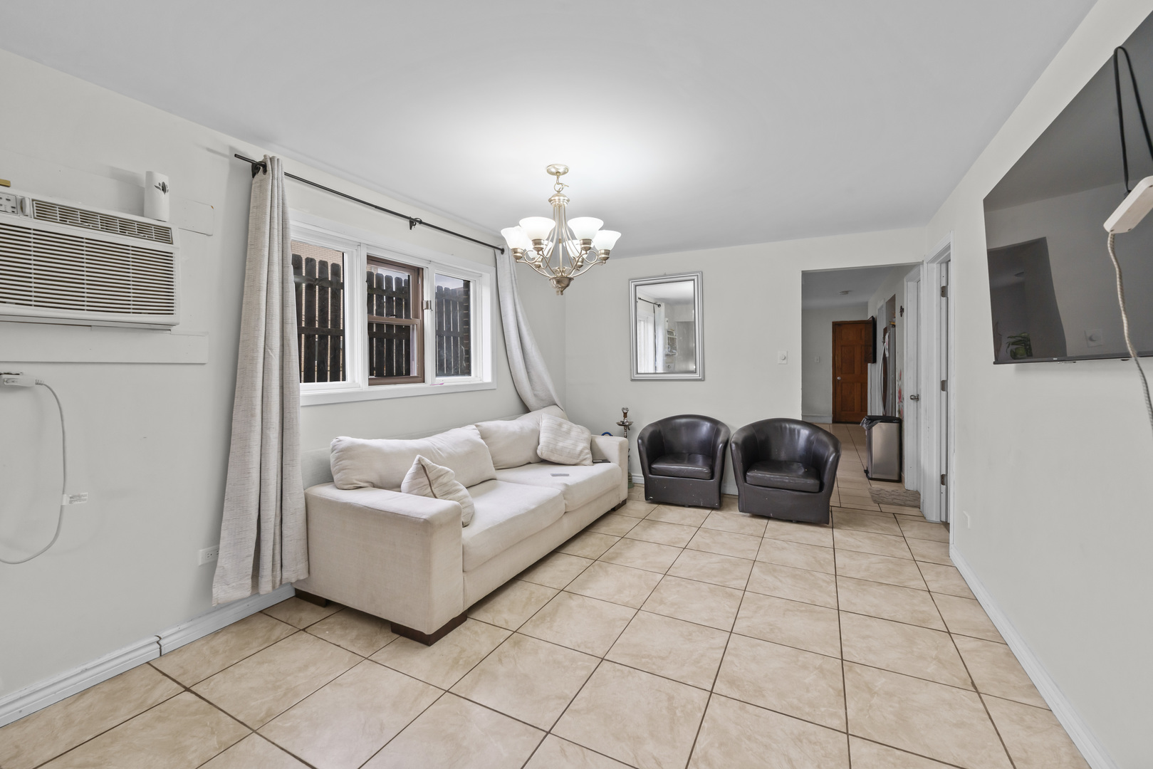 11201 S Helena Drive, Palos Hills, IL 60465