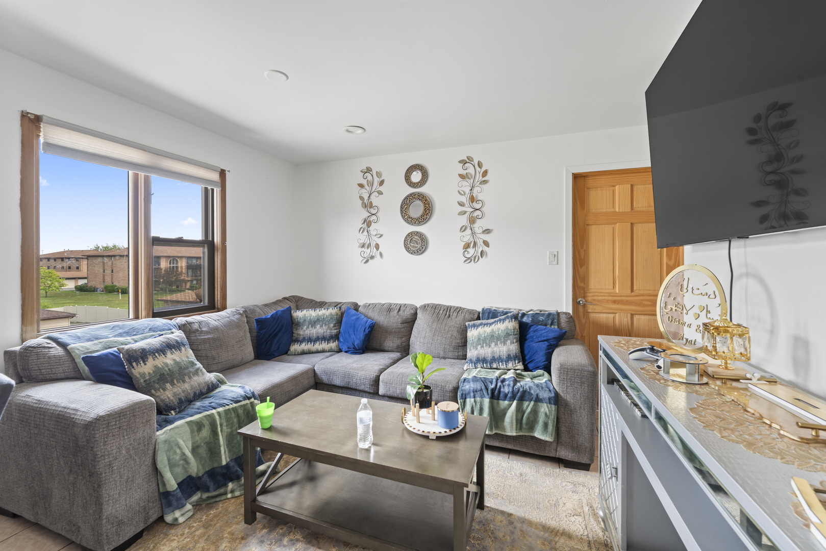 11201 S Helena Drive, Palos Hills, IL 60465