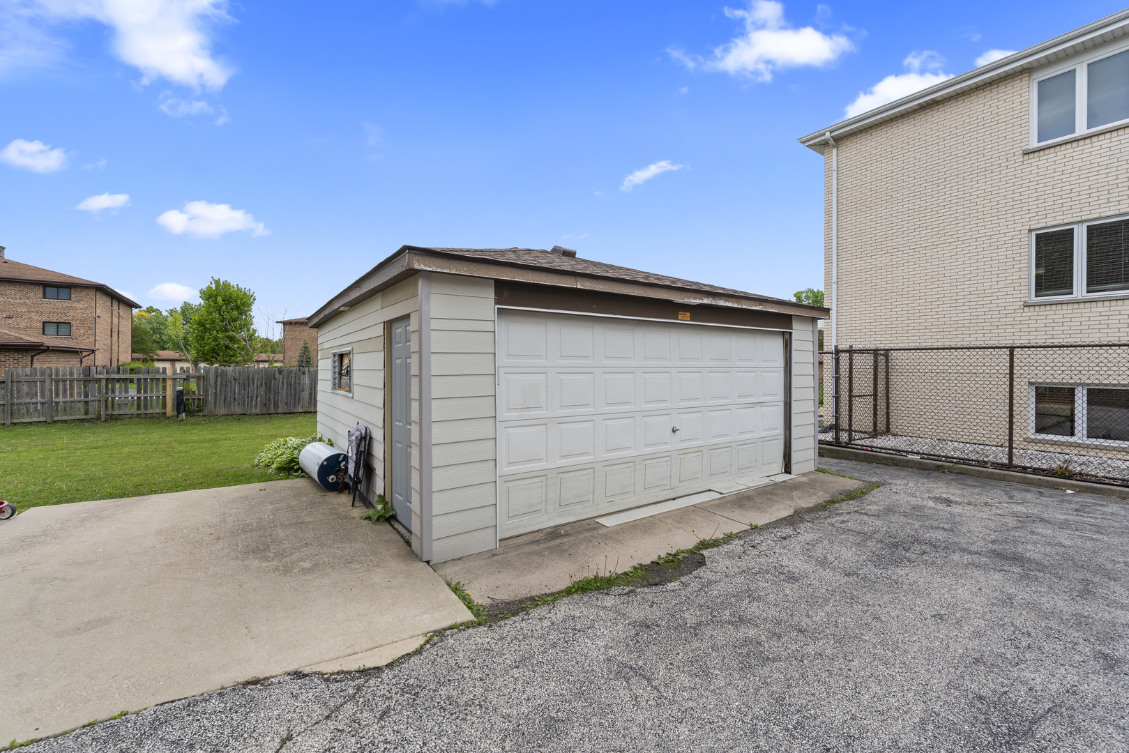11201 S Helena Drive, Palos Hills, IL 60465