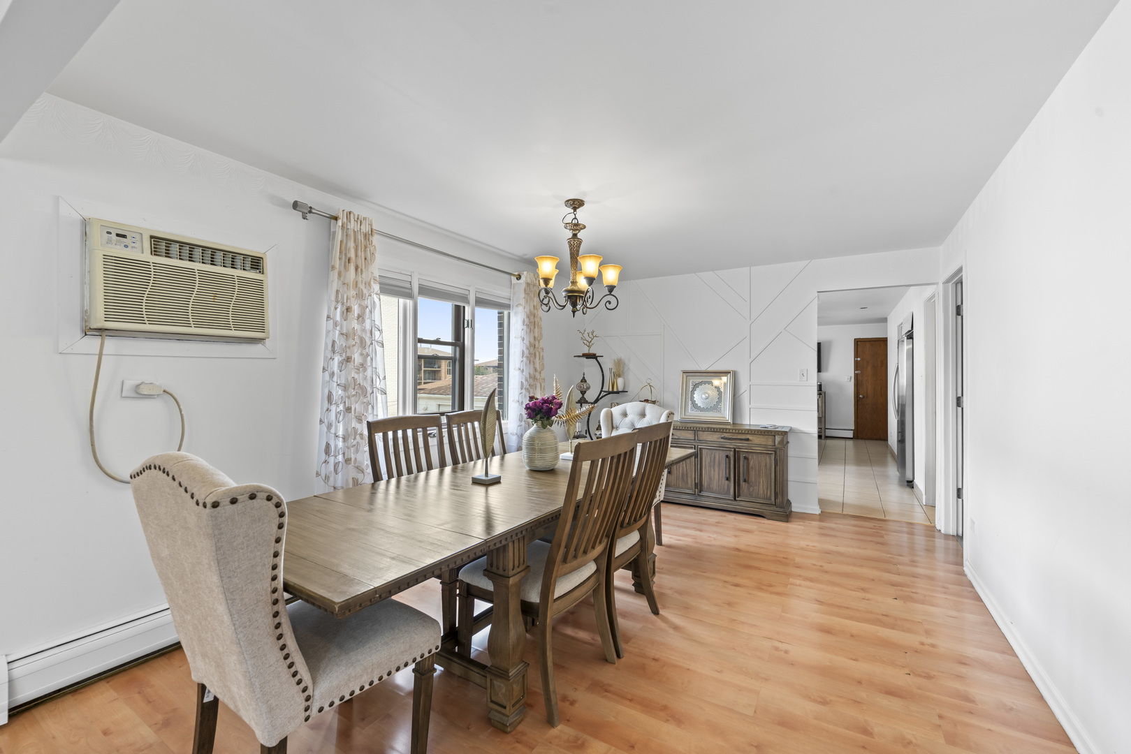 11201 S Helena Drive, Palos Hills, IL 60465