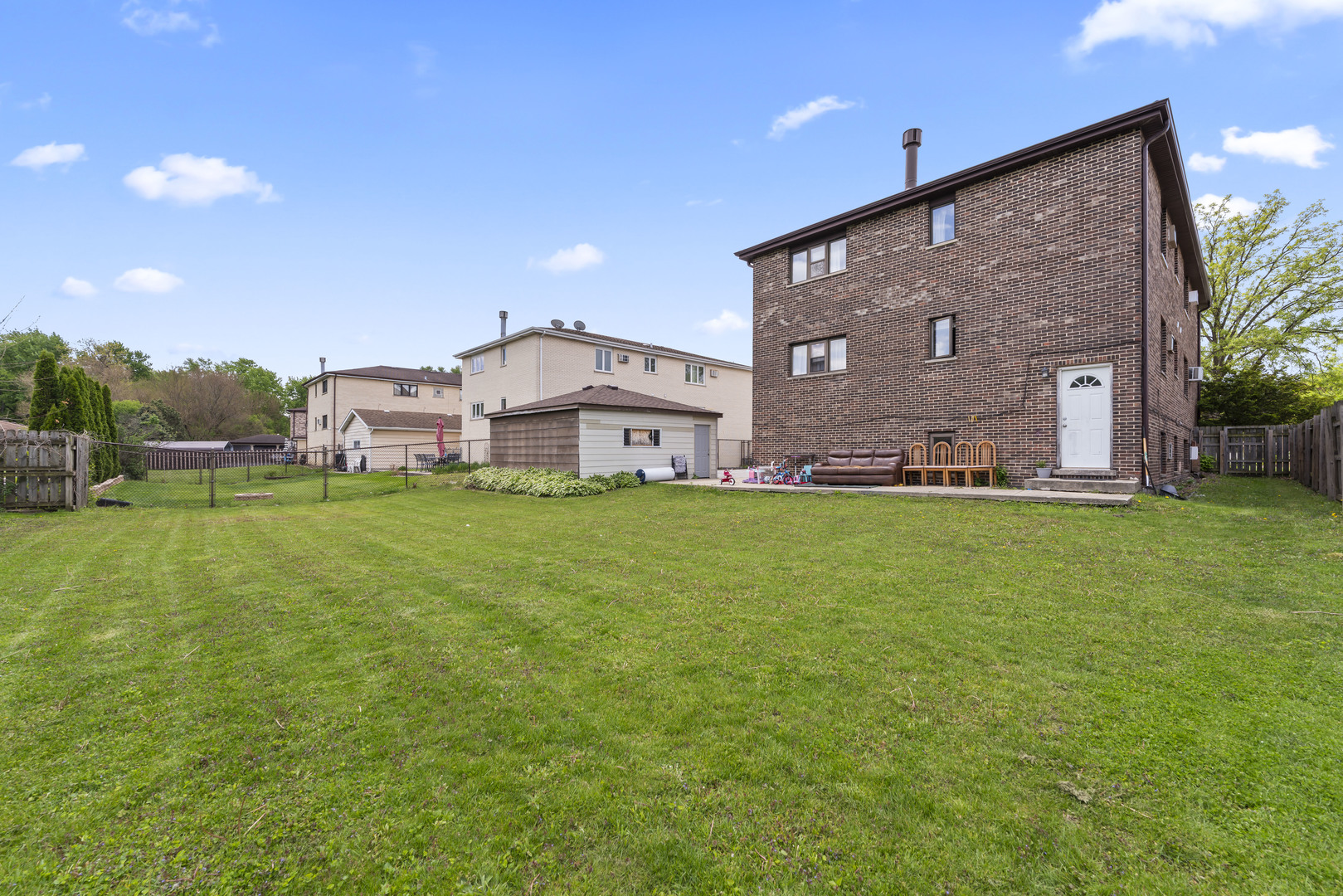 11201 S Helena Drive, Palos Hills, IL 60465