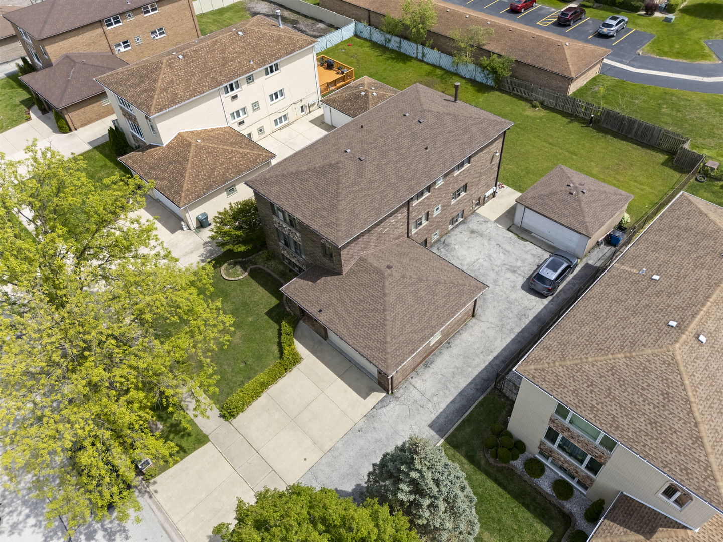 11201 S Helena Drive, Palos Hills, IL 60465