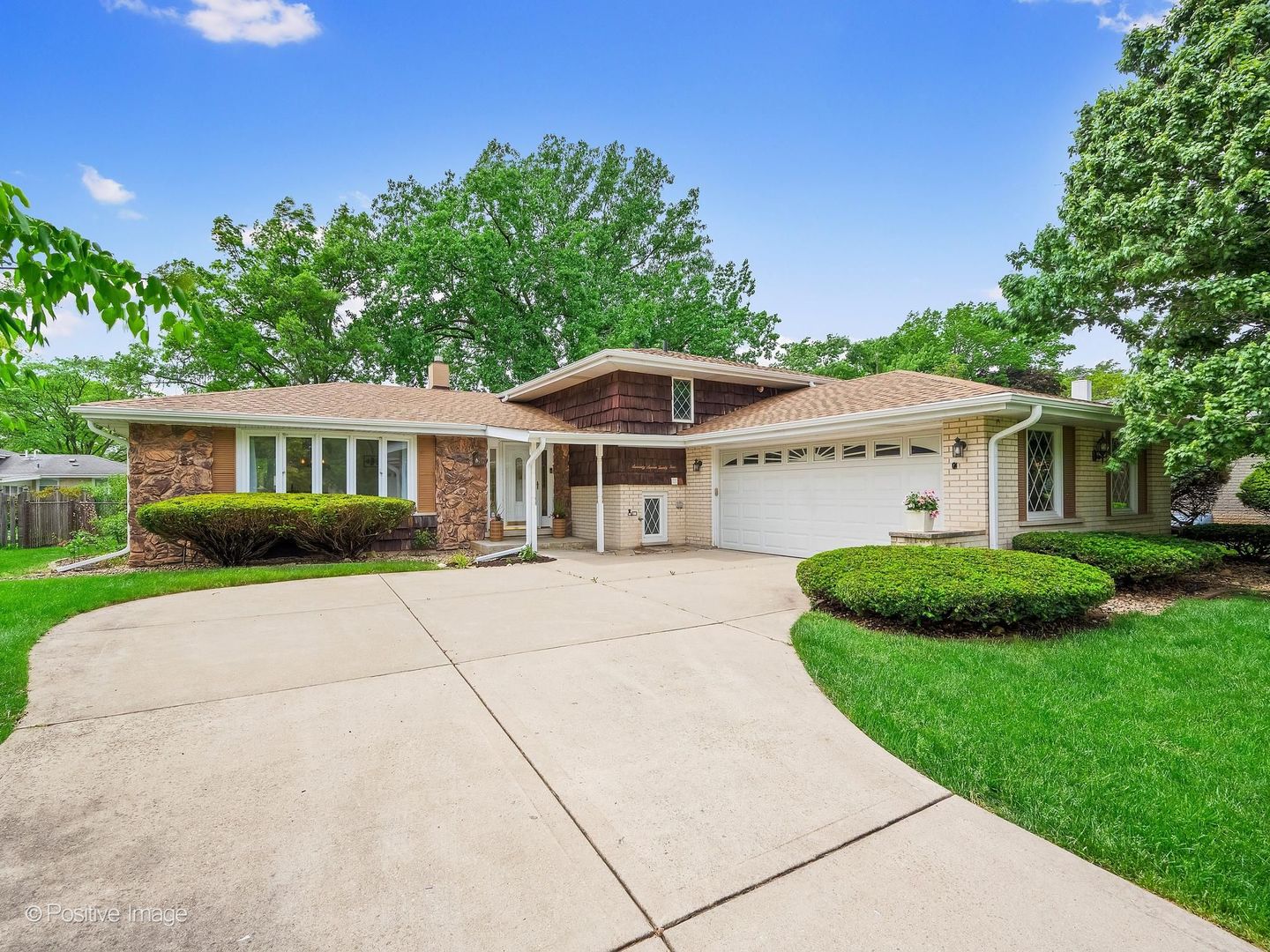 7724 Knottingham Lane, Downers Grove, IL 60516
