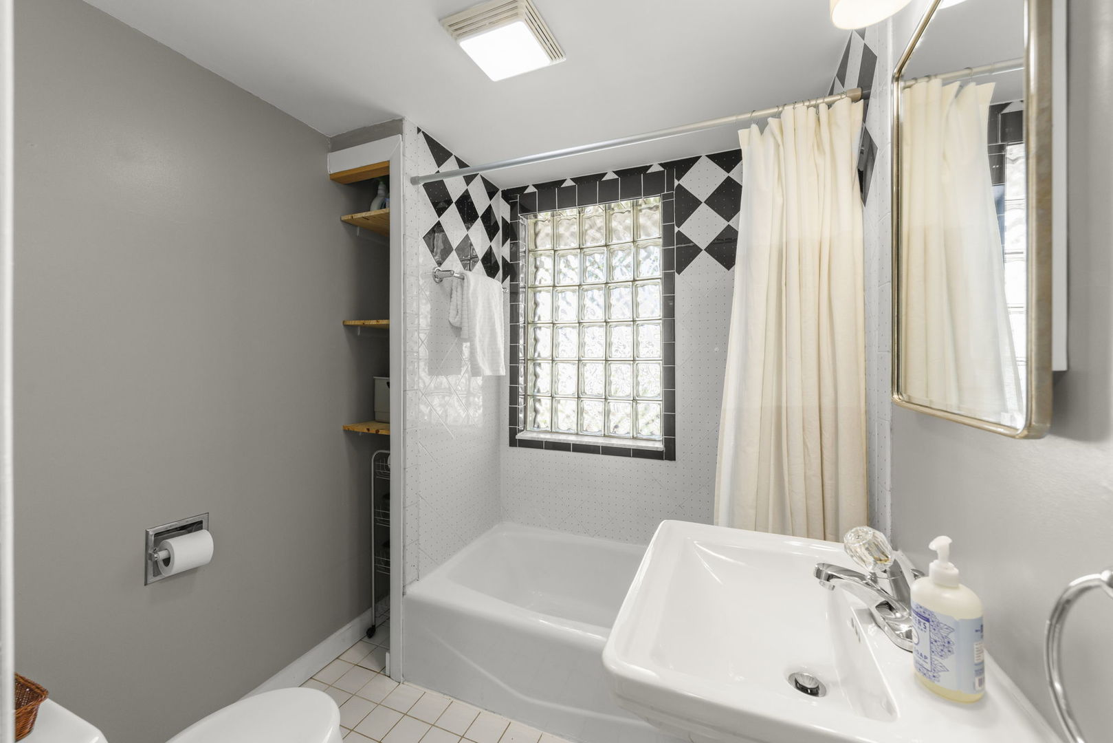 146 W Greenfield Avenue, Lombard, IL 60148