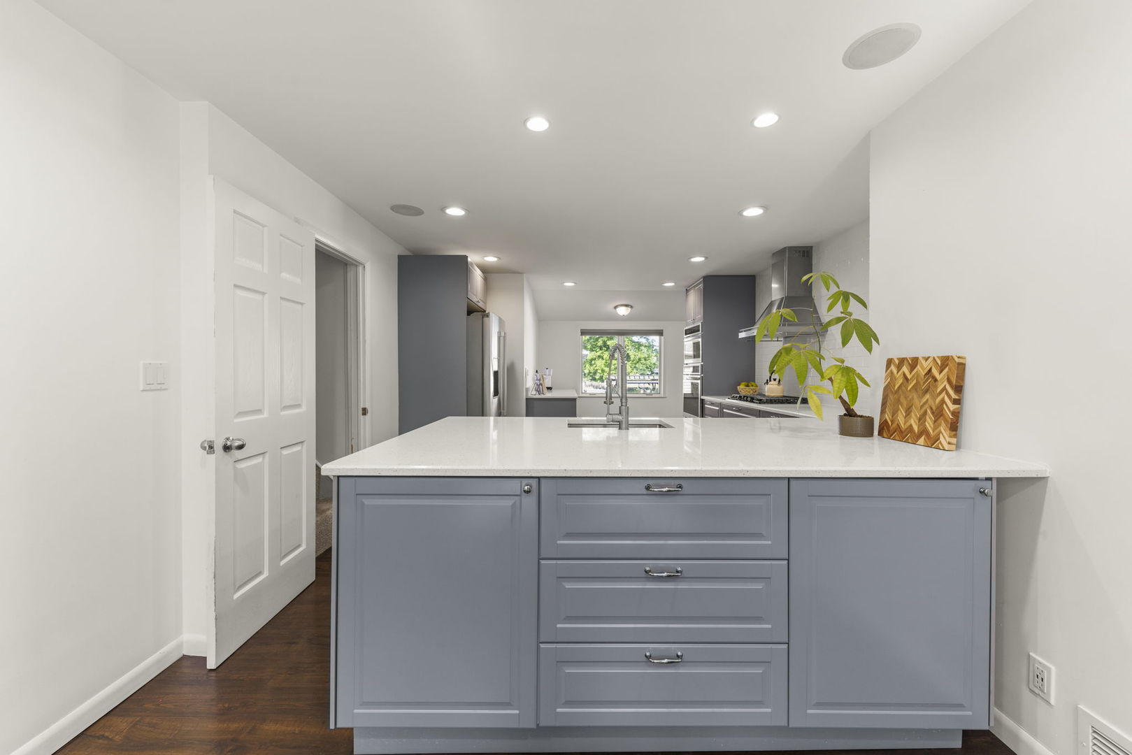 146 W Greenfield Avenue, Lombard, IL 60148