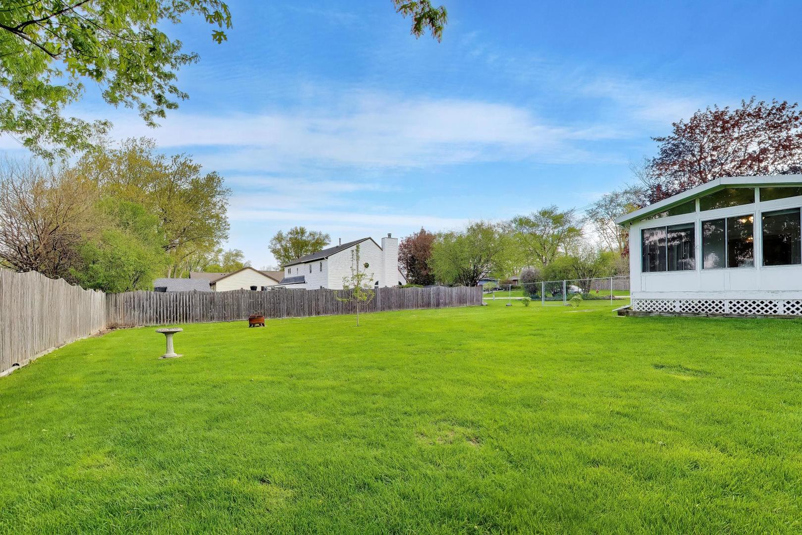 394 Pine Grove Avenue, Gurnee, IL 60031