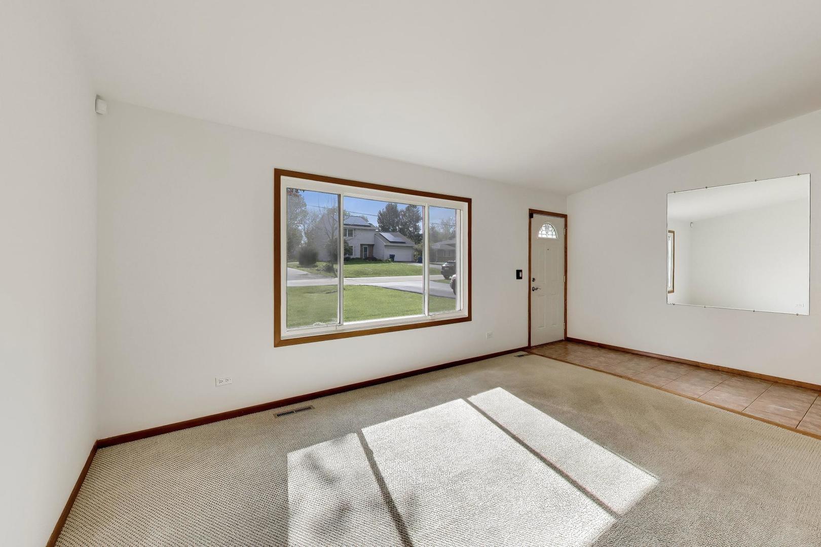 394 Pine Grove Avenue, Gurnee, IL 60031