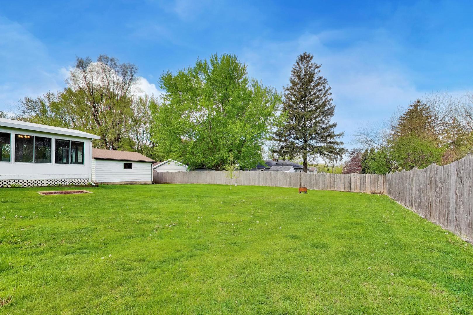 394 Pine Grove Avenue, Gurnee, IL 60031