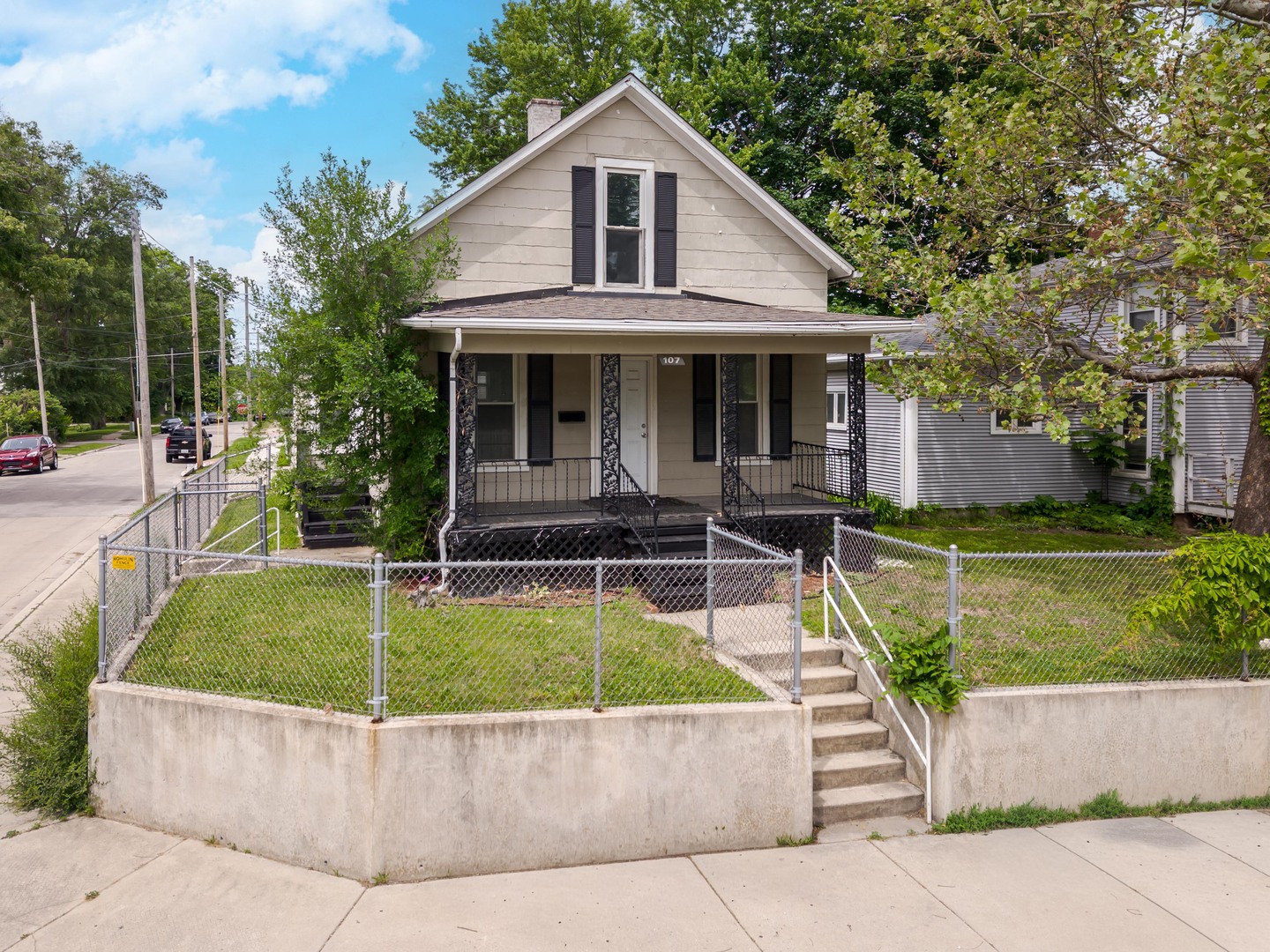 107 S Morris Avenue, Bloomington, IL 61701
