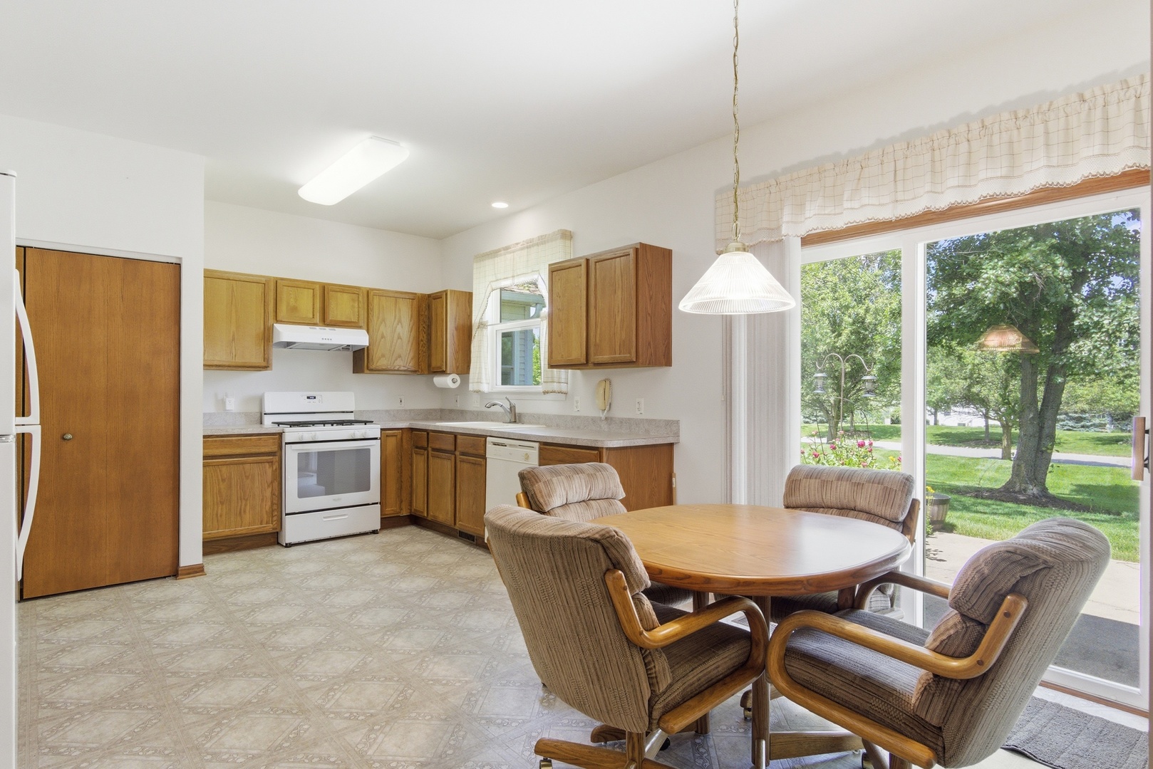 672 Cadillac Circle, Romeoville, IL 60446