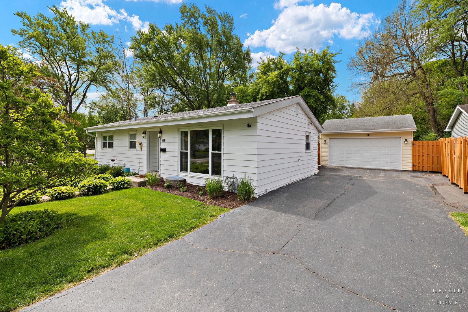 725 E Eisenhower Avenue, Palatine, IL 60074