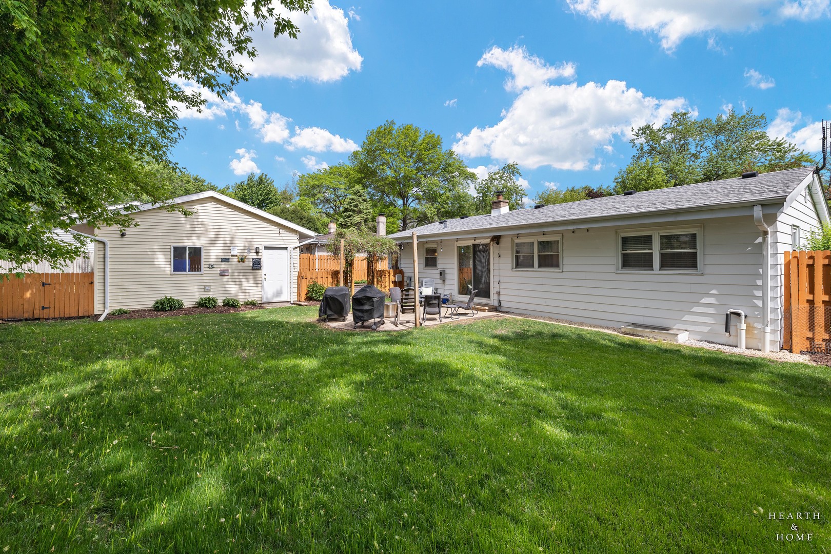 725 E Eisenhower Avenue, Palatine, IL 60074