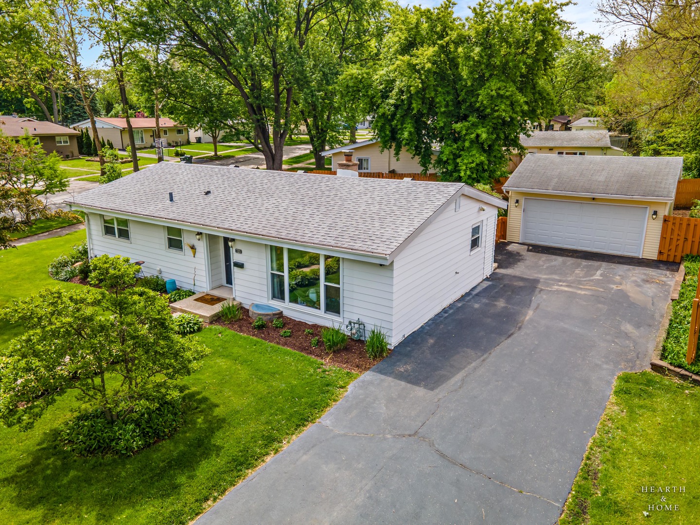 725 E Eisenhower Avenue, Palatine, IL 60074