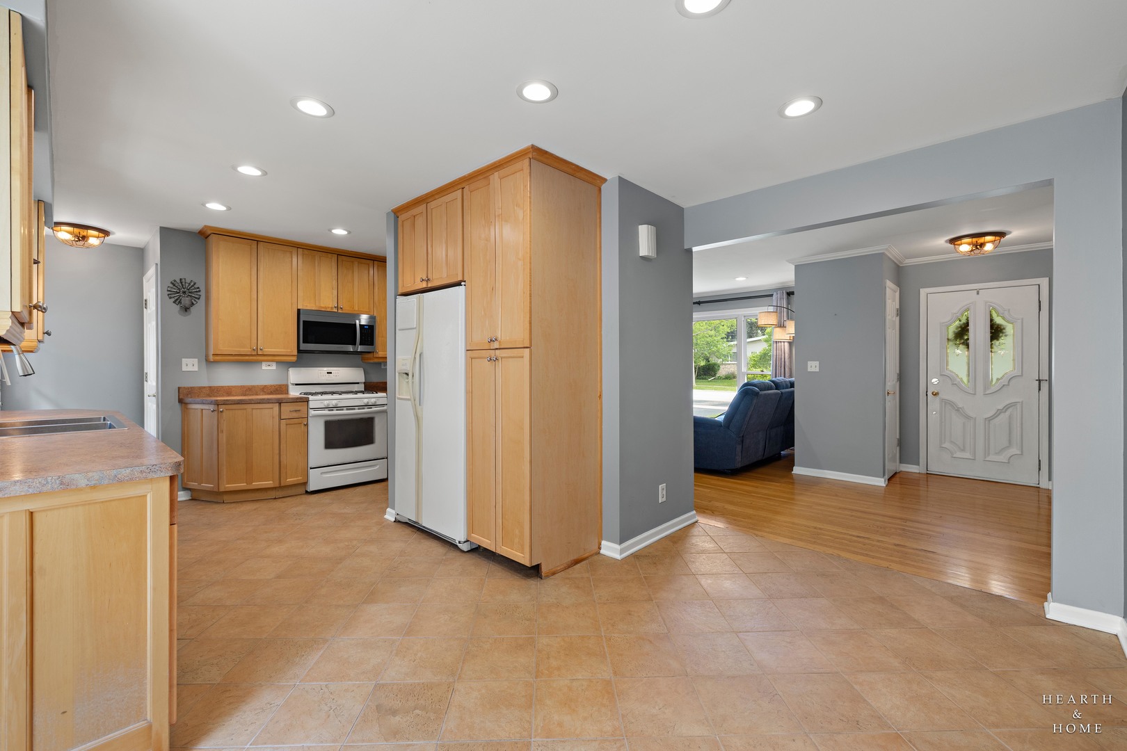 725 E Eisenhower Avenue, Palatine, IL 60074