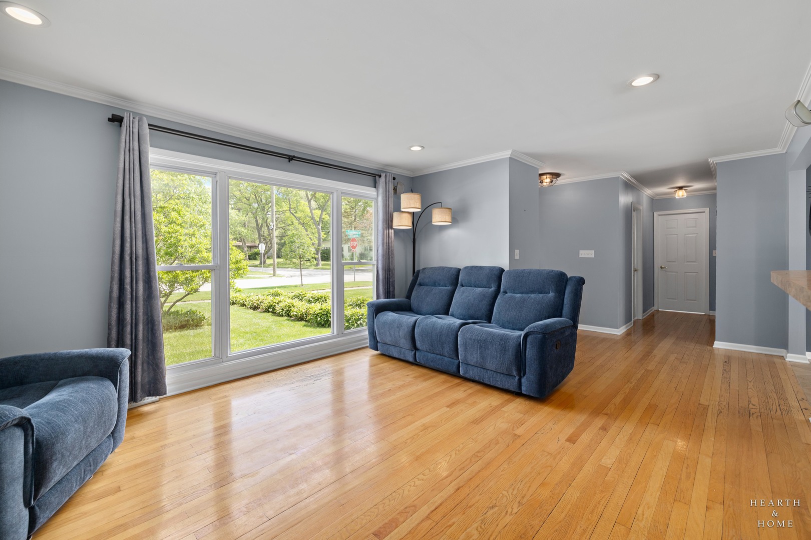 725 E Eisenhower Avenue, Palatine, IL 60074