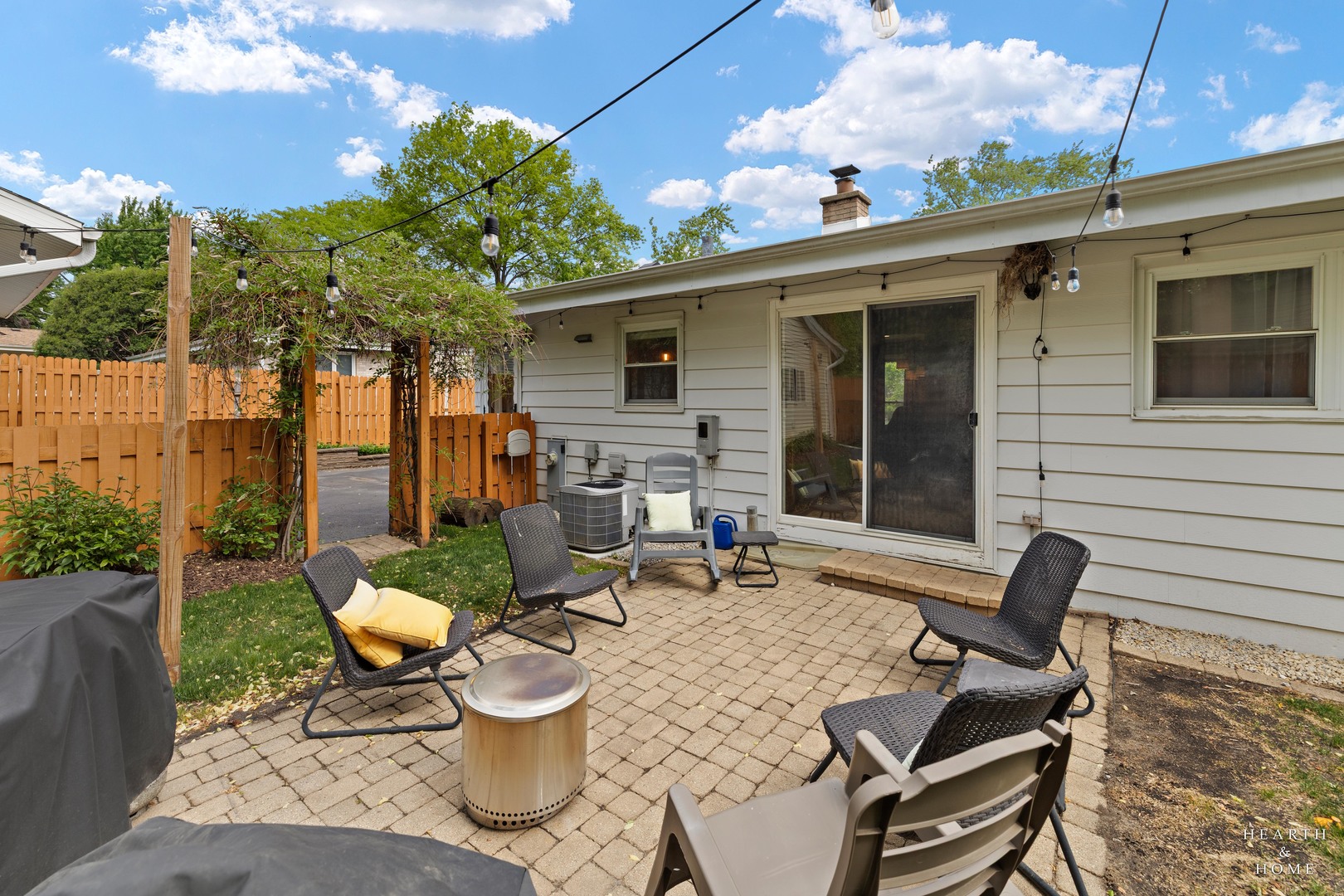725 E Eisenhower Avenue, Palatine, IL 60074