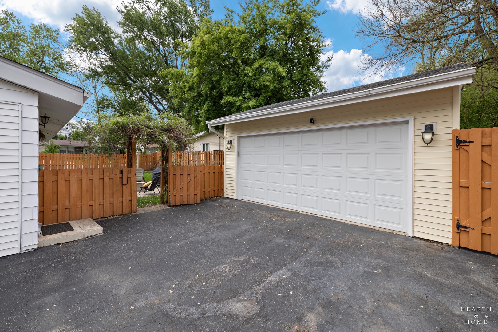 725 E Eisenhower Avenue, Palatine, IL 60074
