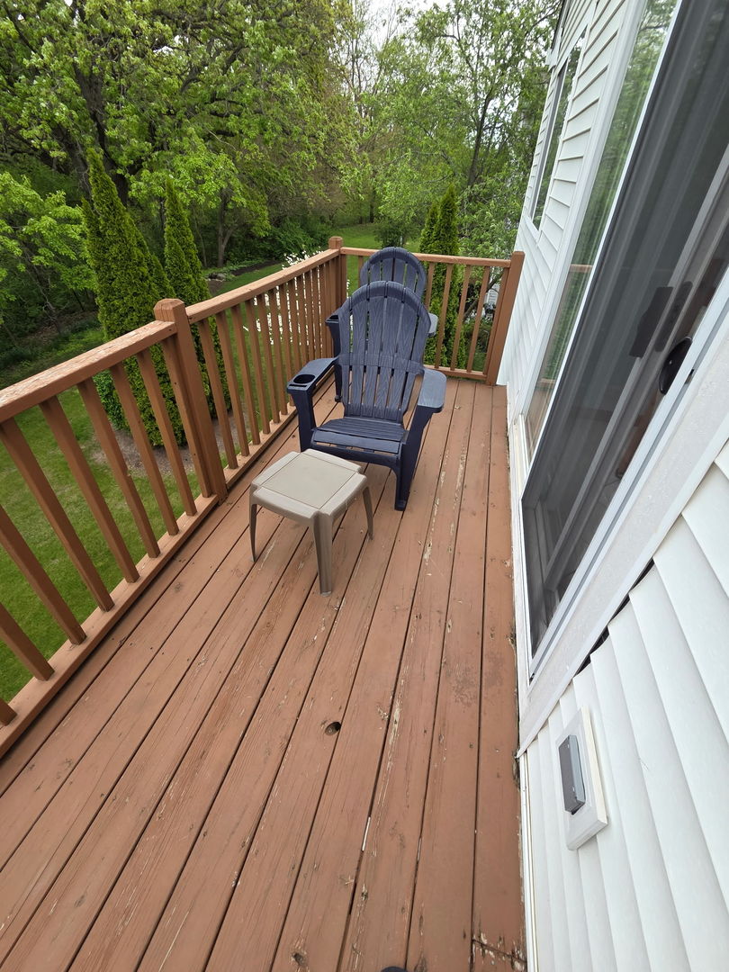 2260 Woodside Drive, Carpentersville, IL 60110
