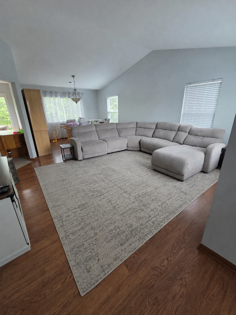 2260 Woodside Drive, Carpentersville, IL 60110
