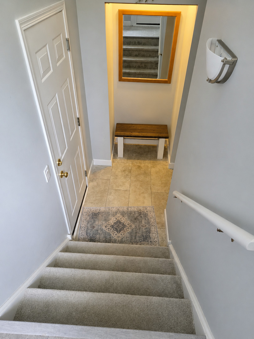 2260 Woodside Drive, Carpentersville, IL 60110