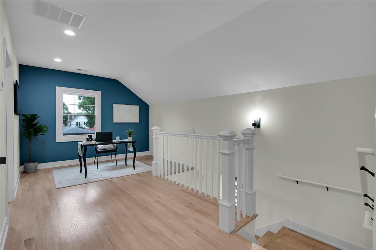 4036 W Warwick Avenue, Chicago, IL 60641