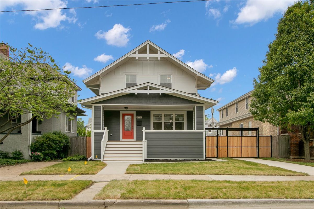4036 W Warwick Avenue, Chicago, IL 60641