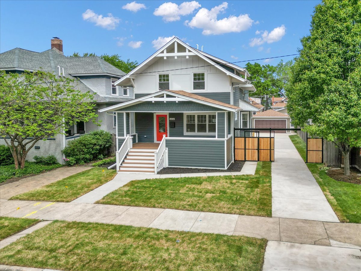 4036 W Warwick Avenue, Chicago, IL 60641
