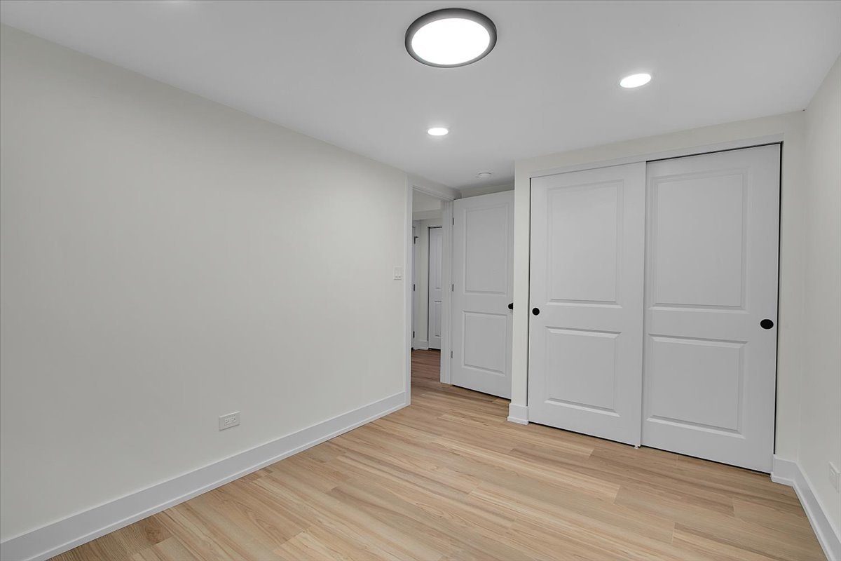 4036 W Warwick Avenue, Chicago, IL 60641