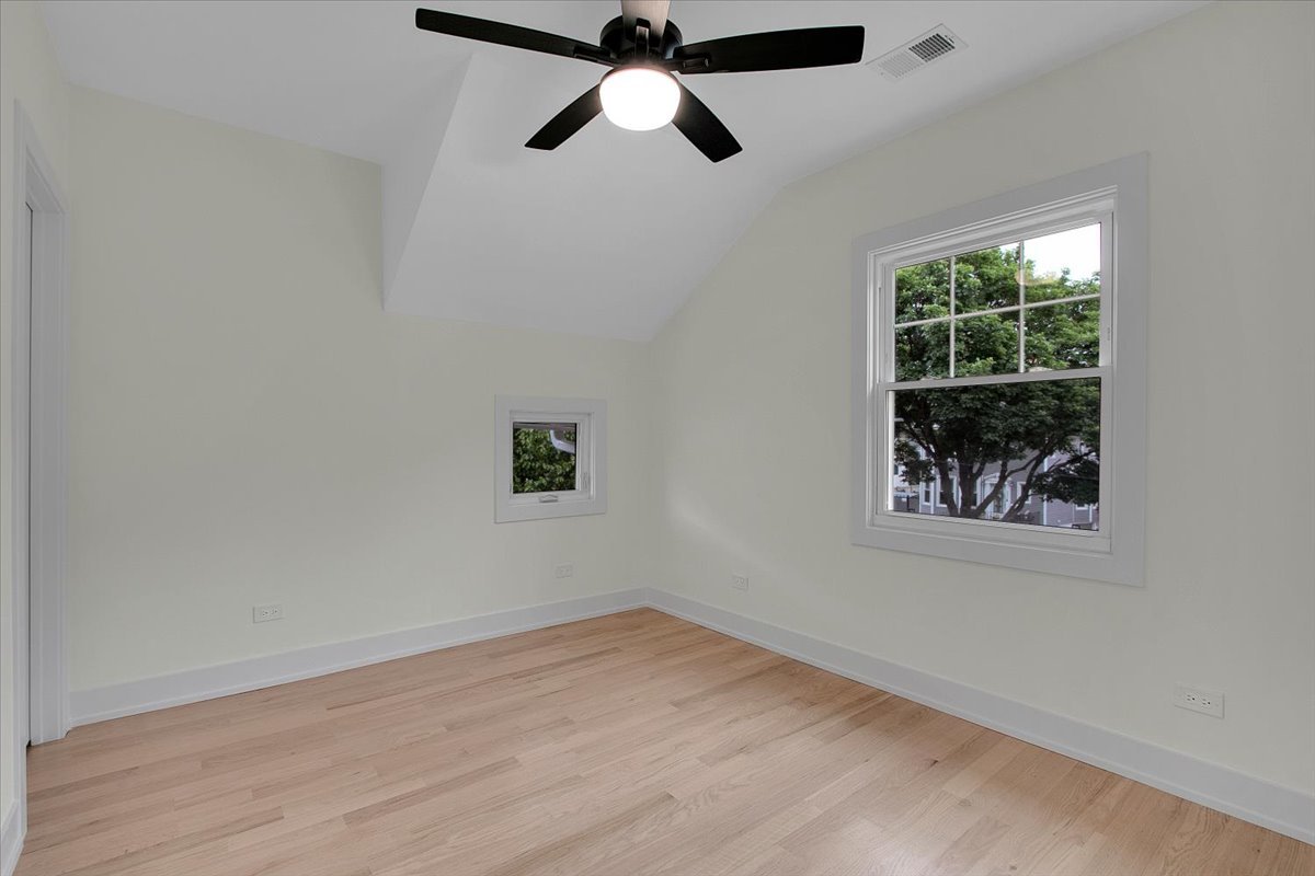 4036 W Warwick Avenue, Chicago, IL 60641