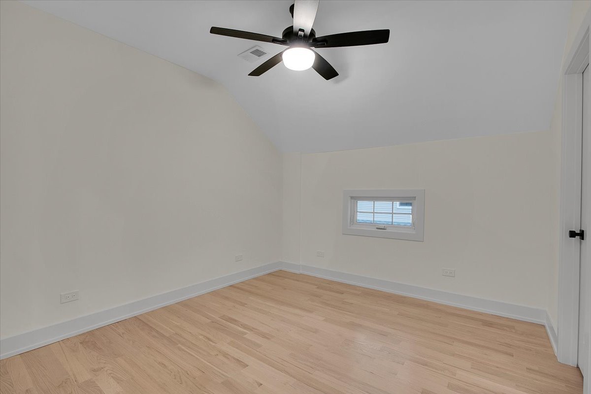 4036 W Warwick Avenue, Chicago, IL 60641