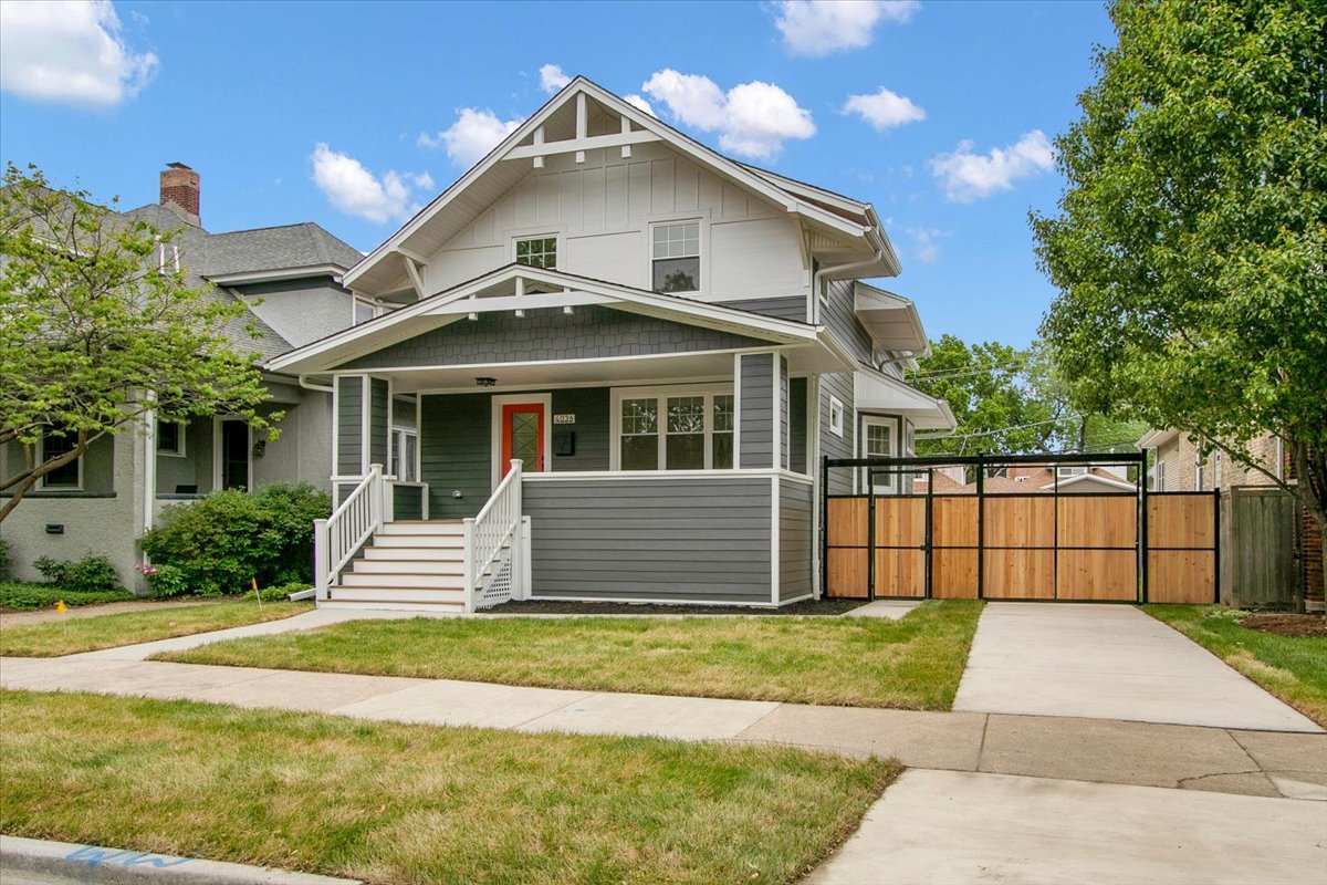 4036 W Warwick Avenue, Chicago, IL 60641