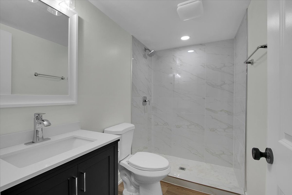 4036 W Warwick Avenue, Chicago, IL 60641
