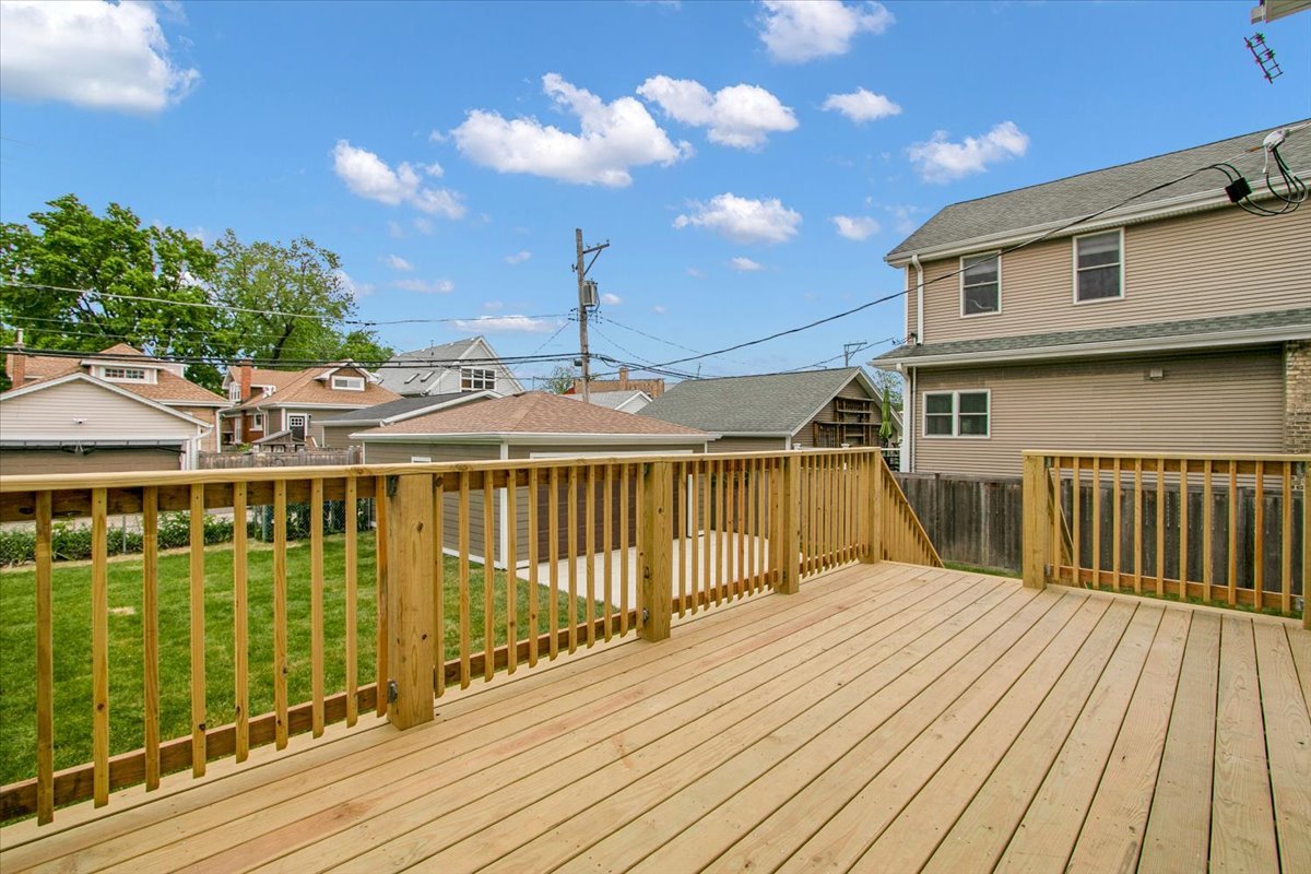 4036 W Warwick Avenue, Chicago, IL 60641