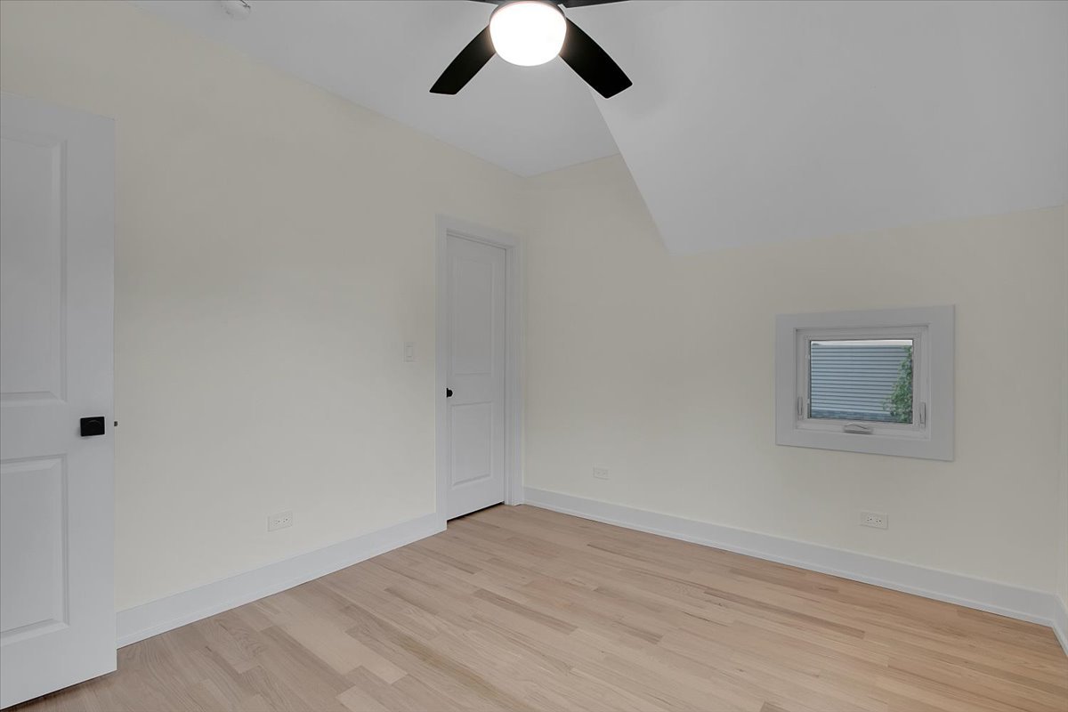 4036 W Warwick Avenue, Chicago, IL 60641