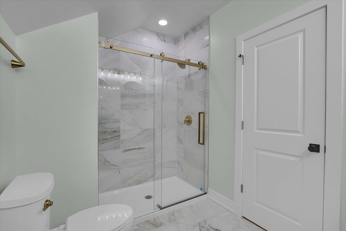 4036 W Warwick Avenue, Chicago, IL 60641