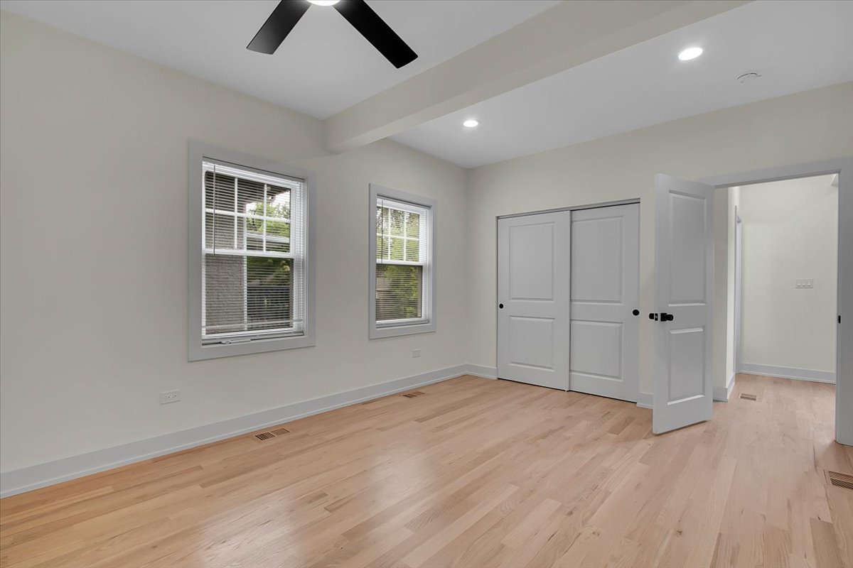 4036 W Warwick Avenue, Chicago, IL 60641