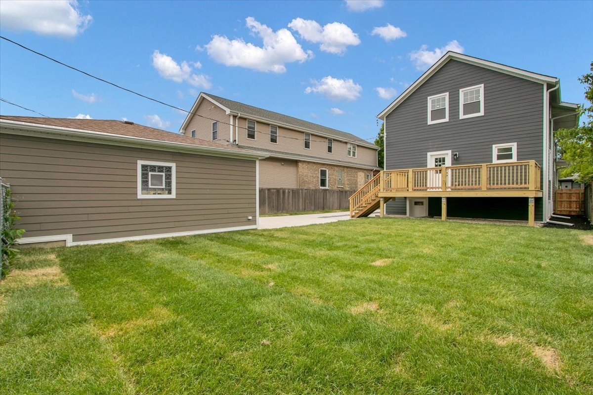4036 W Warwick Avenue, Chicago, IL 60641