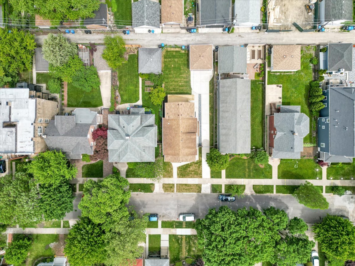 4036 W Warwick Avenue, Chicago, IL 60641