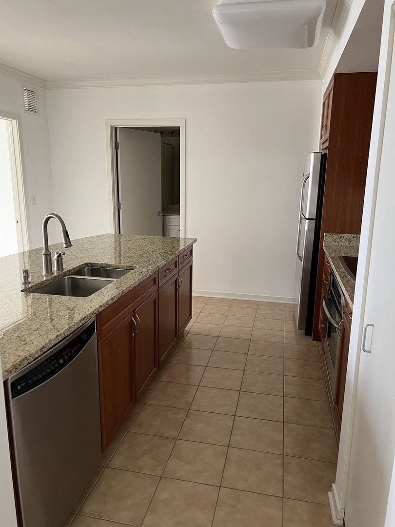 807 DAVIS Street #1307, Evanston, IL 60201