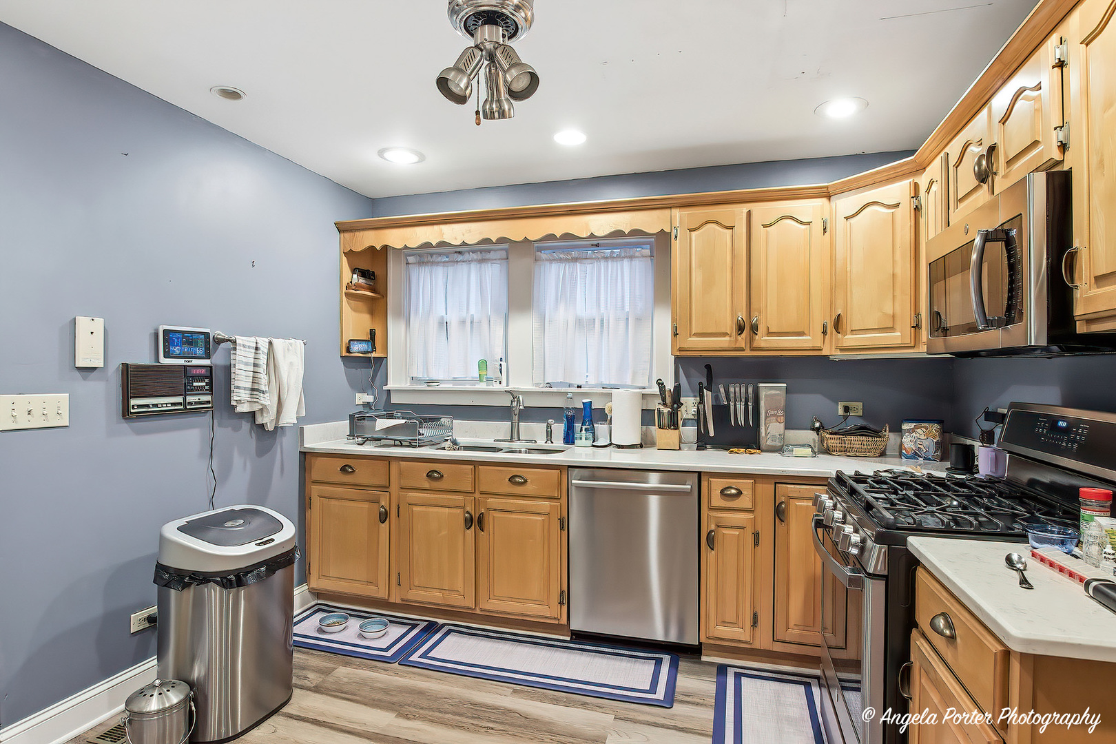 1608 Henry Place, Waukegan, IL 60085